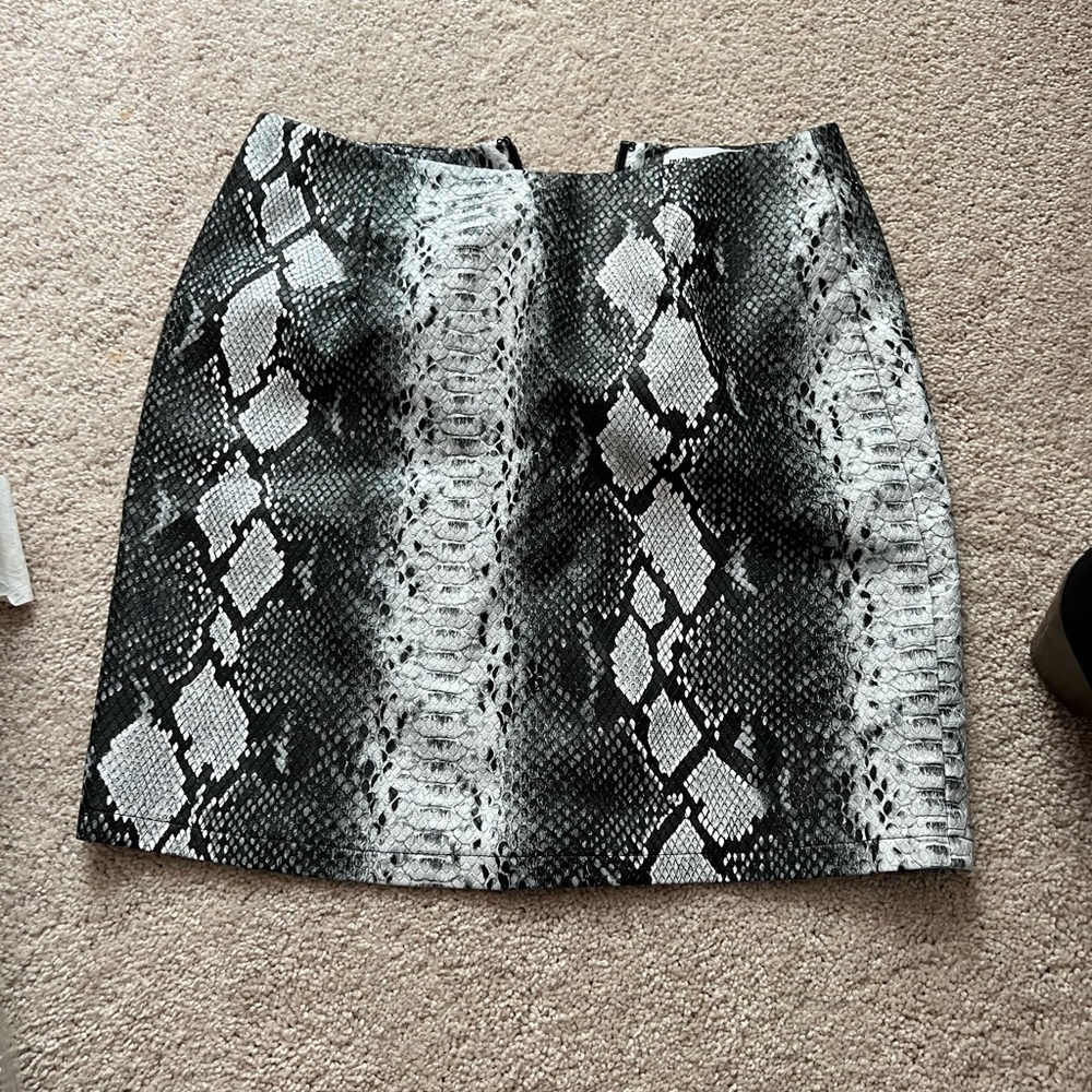Revolve By The Way. XS Cassandra Snake Mini Skirt
